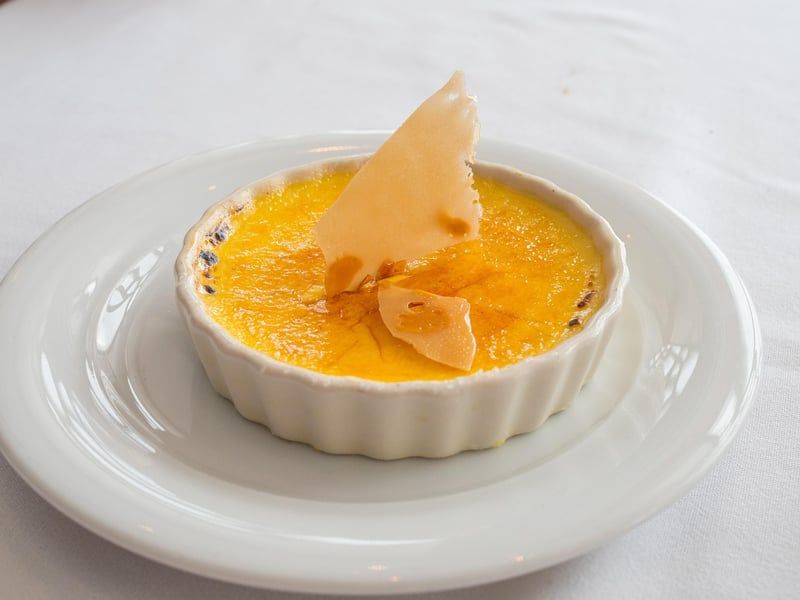 Crème brûlée parfaite : la technique et les astuces des chefs