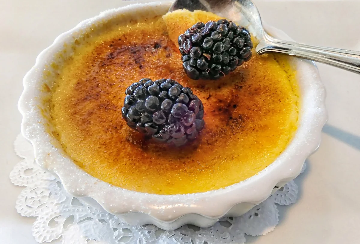 Comment caraméliser une crème brûlée sans chalumeau